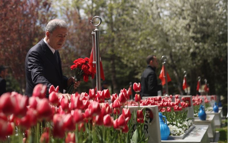 Milli Savunma Bakanı Akar