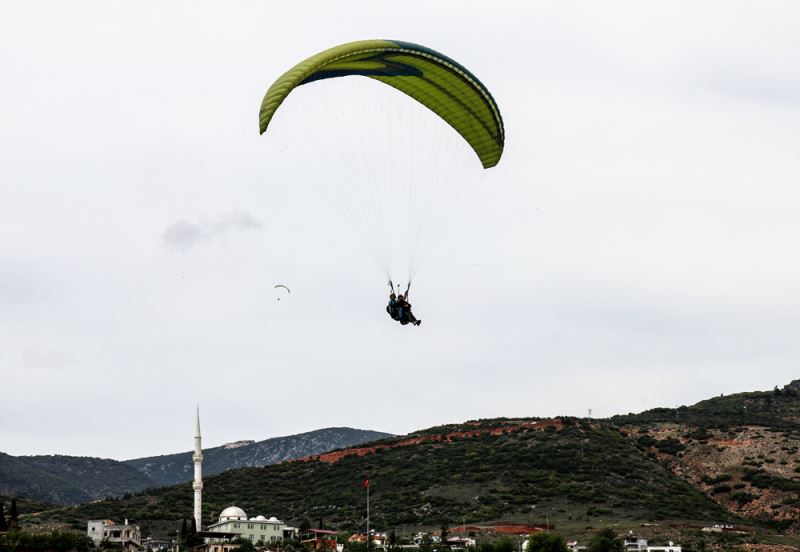 Yamaç paraşütçüler Amanos Dağları