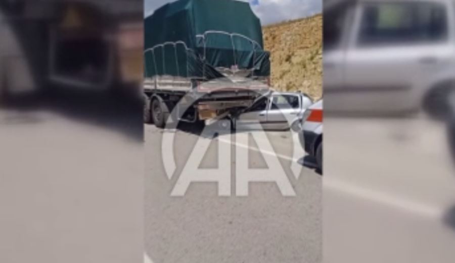 Tıra arkadan çarpan otomobilin sürücüsü öldü