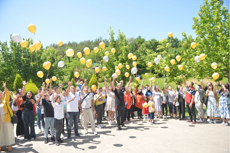 Depremzede öğrenciler için mezuniyet töreni düzenlendi