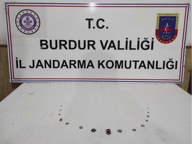 Tarihi eser operasyonunda 2 heykel ve 124 sikke ele geçirildi