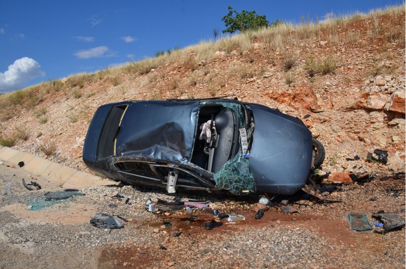Şarampole devrilen otomobilin sürücüsü öldü