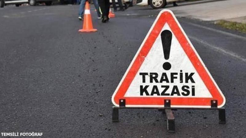 Okul servisiyle çarpışan traktörün sürücüsü öldü