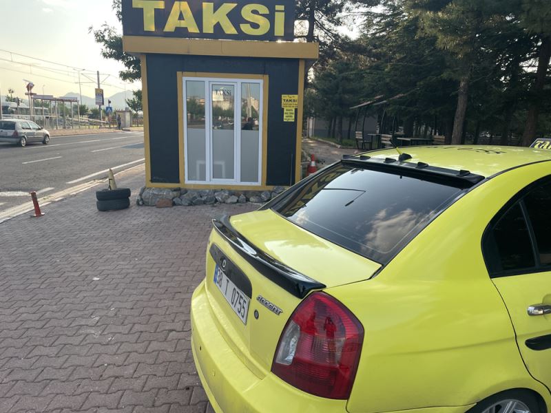 Taksiciler arasında çıkan bıçaklı kavgada bir kişi öldü