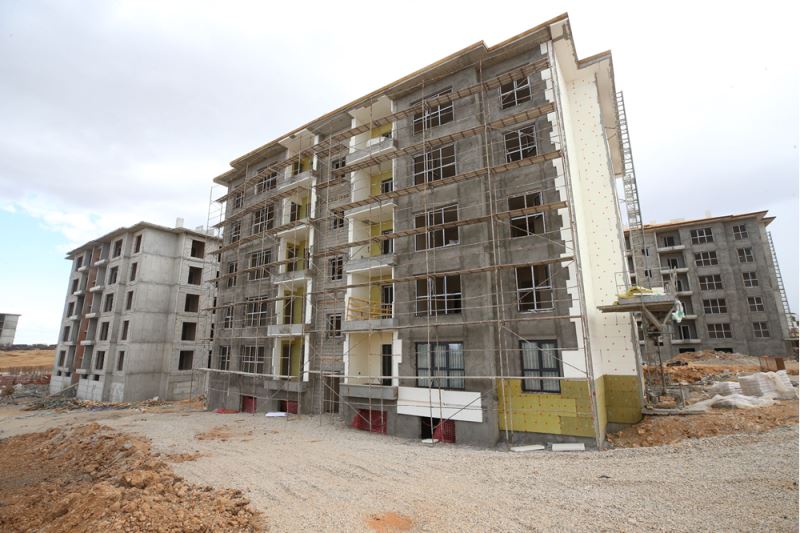 Deprem konutlarında dış cephe çalışmalarına başlandı