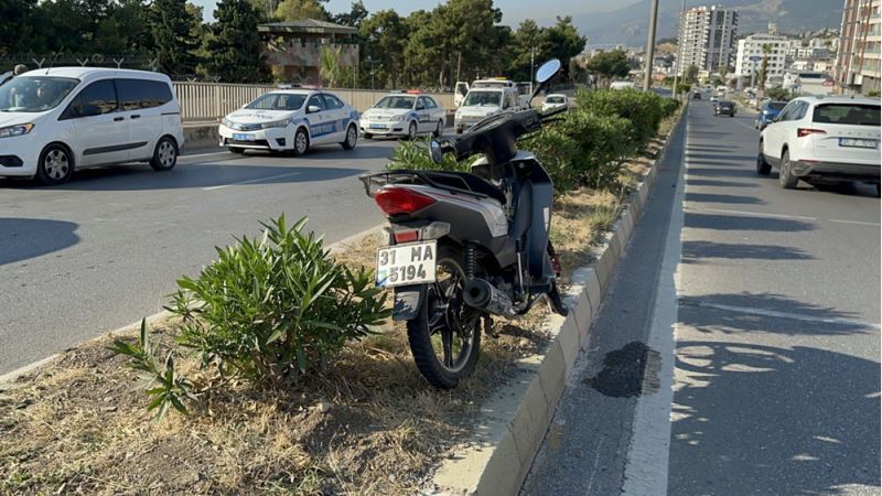 Otomobille çarpışan motosikletteki 2 kişi öldü