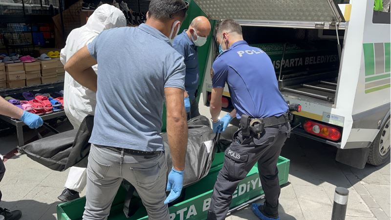 Yalnız kaldığı apart dairesinde ölü bulundu