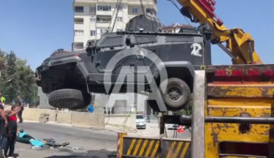 Zırhlı polis aracının devrilmesi sonucu 1 polis şehit oldu