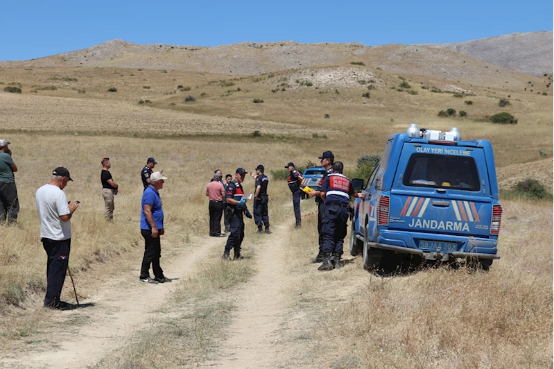 Bir kişi arazi anlaşmazlığı nedeniyle baba ve oğlunu öldürdü