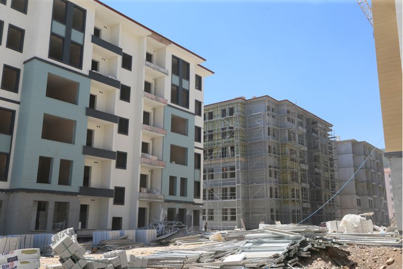Deprem bölgesinde kaldırılan enkazların yerinde büyük boşluklar kaldı