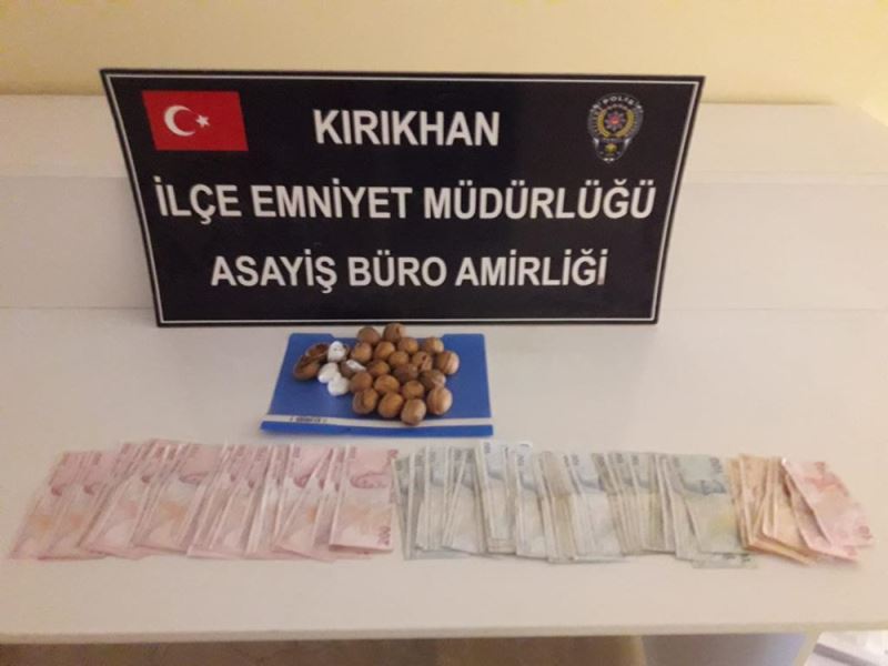 Cevizlerin içinde uyuşturucu saklayan 4 zanlı yakalandı