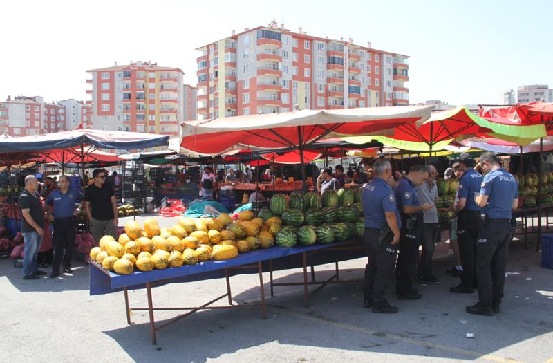 Pazar yerinde biri çocuk 2 kişi silahla yaralandı