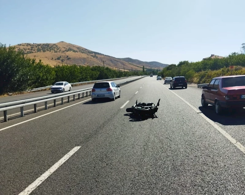 Otomobile çarpan motosikletin sürücüsü hayatını kaybetti