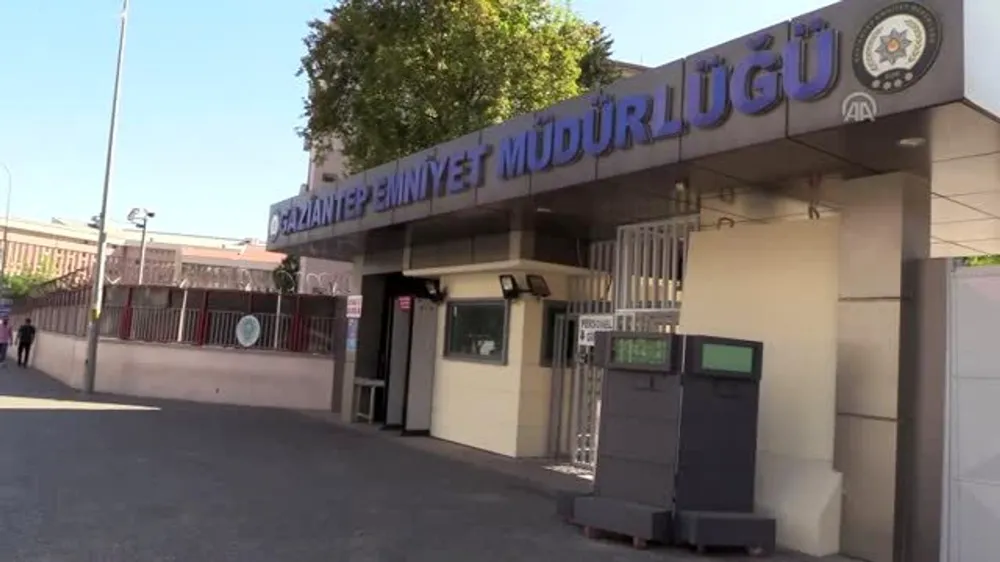 Köpeği araca bağlayarak sürükleyen sürücü yakalandı