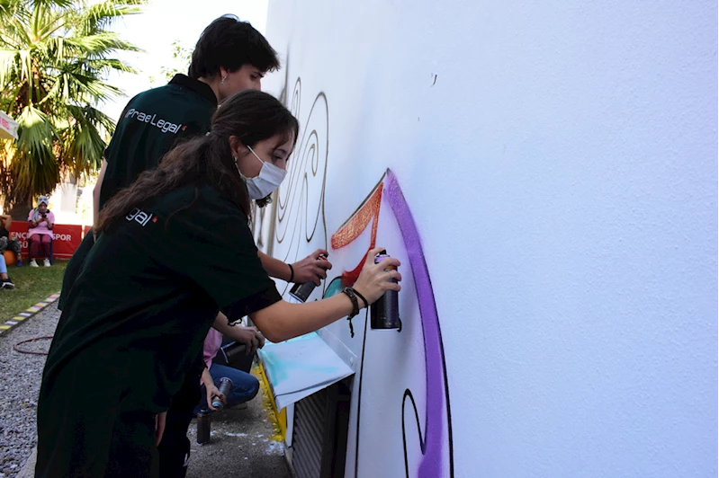 Gönüllü gençler depremlerden etkilenen kentleri grafitilerle süsleyecek