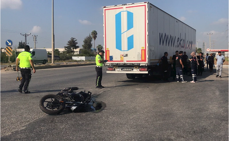 Tırın altında kalan motosikletin sürücüsü hayatını kaybetti