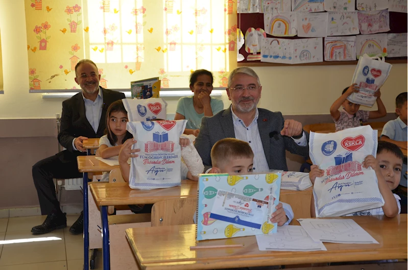 Çorum Belediyesinden depremzede öğrencilere kırtasiye desteği