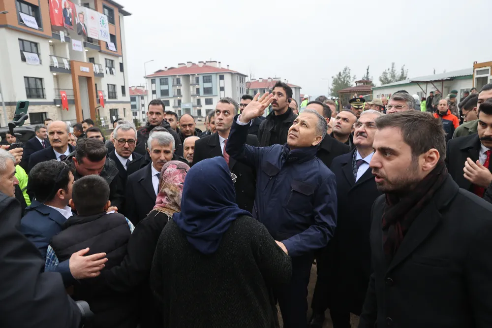 Bakan Yerlikaya, TOKİ Konutları’nda İncelemelerde Bulundu