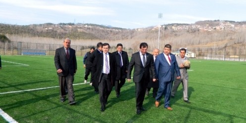 Sentetik zeminli saha hizmete açıldı