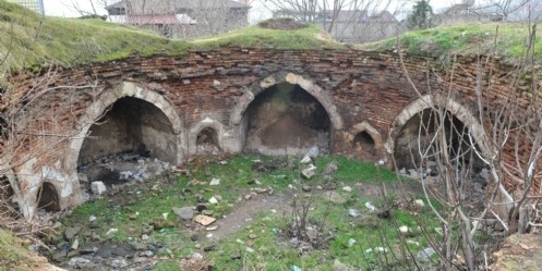 Bir Tarih Yok Oluyor