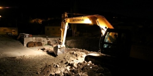 Harabe yapıların yıkımı devam ediyor