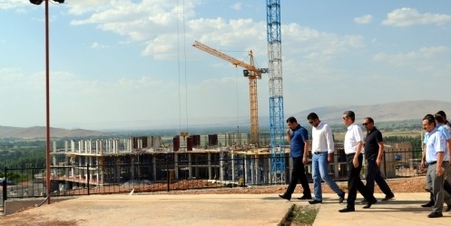 Kaymakam, 300 yataklı hastane inşaatını inceledi 