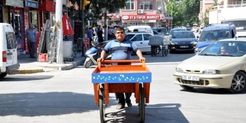Başkan Erkoç`tan El Arabası Jesti