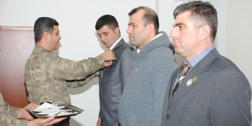 Gazilerin rozeti takıldı