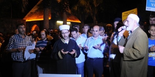 Ulu Cami`de Doğu Türkistan Zulmüne Protesto