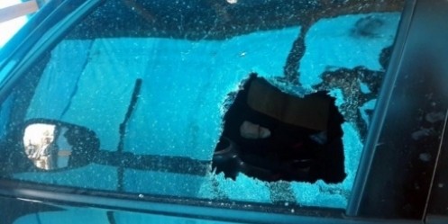 Camını Kırdıkları Otomobilin Paspasını Ve Ruhsatını Çaldılar