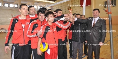 Voleybolda Şampiyon Mükrimin Halil Lisesi