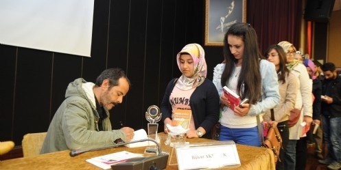 Akyürek, Üniversiteliler`le Buluştu