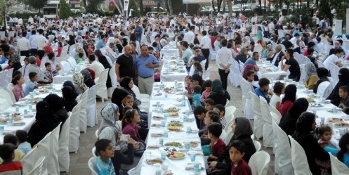 Yetimler Günü`nde Yetimlerle İftar Buluşması