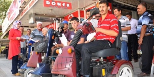 Engellilere akülü araç