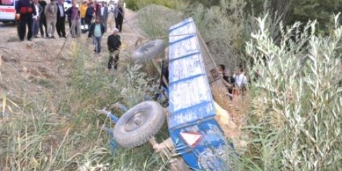 Devrilen Traktörün Altında Kalan Sürücü Kurtarıldı