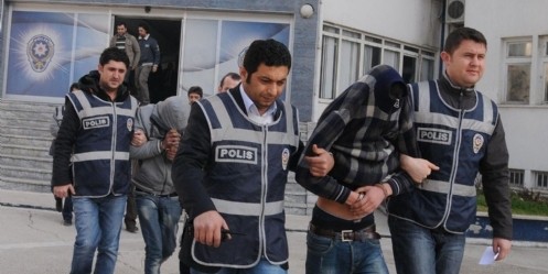 Siparişçi dolandırıcıyı yürüyüşü ele verdi 
