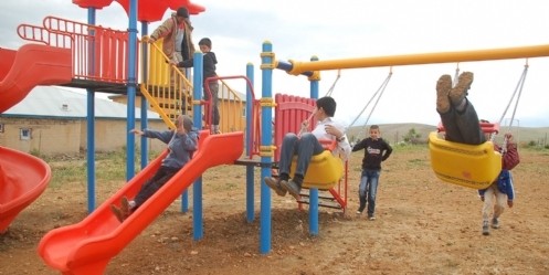 Oyun parkını çocukların ayağına götürdüler 
