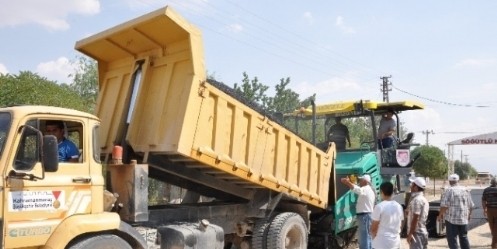 Büyükşehir, Mahalleleri Sıcak Asfaltla Tanıştırıyor