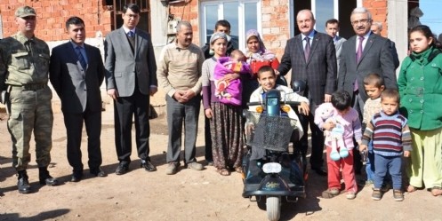 Bakan Avcı`dan Engelli Çocuğa Akülü Araba