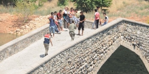 Jandarmadan boğulmalara karşı megafonlu uyarı