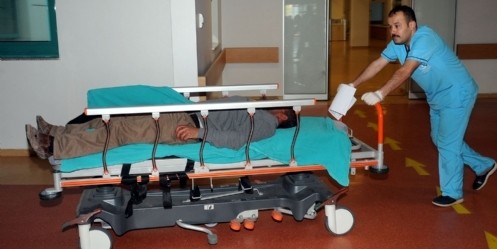 Otomobil ile traktör çarpıştı; 1 ölü, 4 yaralı