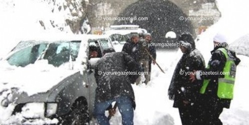 Göksun İlçesinde 20 Köy Yolu Ulaşıma Kapandı