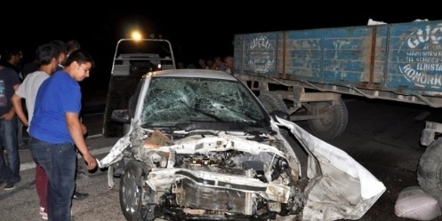 Traktör ve Otomobil Çarpıştı; 3 Yaralı