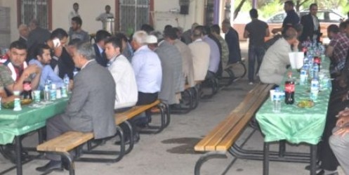 Elif Ana Türbesinde Birlik Yemeği