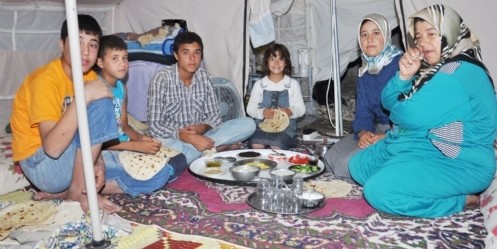 Çadır ve konteyner kentlerde ilk sahur
