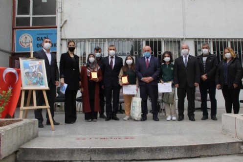 Tüketici Hakları Konulu Resim Yarışmasında Kahramanmaraş İl Birincisi Olan Öğrencimize Sertifikası ,Ödülü ve Hediyeleri Verildi. 