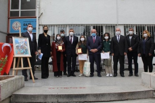 Tüketici Hakları Konulu Resim Yarışmasında Kahramanmaraş İl Birincisi Olan Öğrencimize Sertifikası ,Ödülü ve Hediyeleri Verildi. 