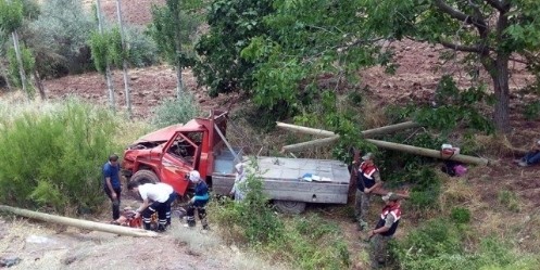 Kamyonet Devrildi; 1 Ölü