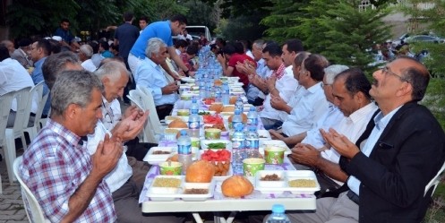Muhsin Yazıcıoğlu için iftar 