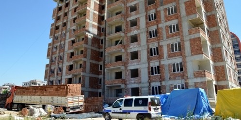 İnşaattan düşen işçi yaralandı 